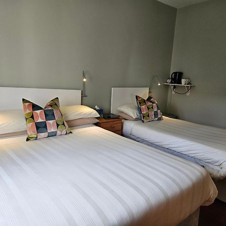 Dergfield House Bed & Breakfast แบลลีย์เบอเฟย์ ภายนอก รูปภาพ