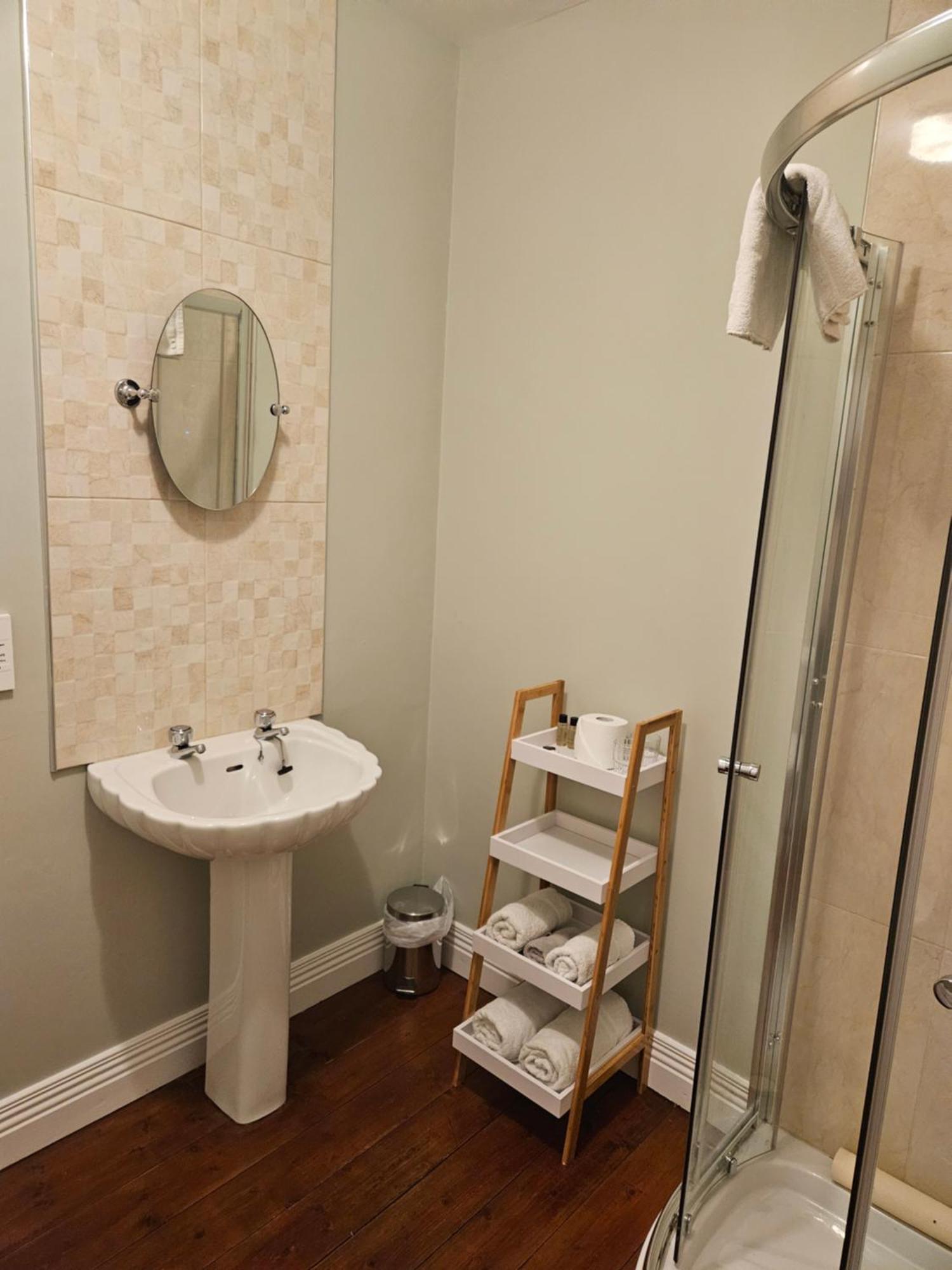 Dergfield House Bed & Breakfast แบลลีย์เบอเฟย์ ภายนอก รูปภาพ
